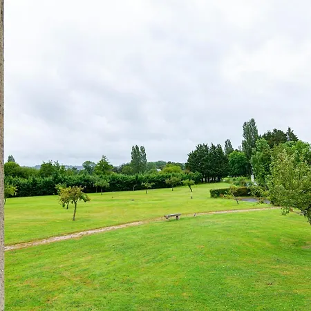 Eden Park Restaurant Hotell 3*