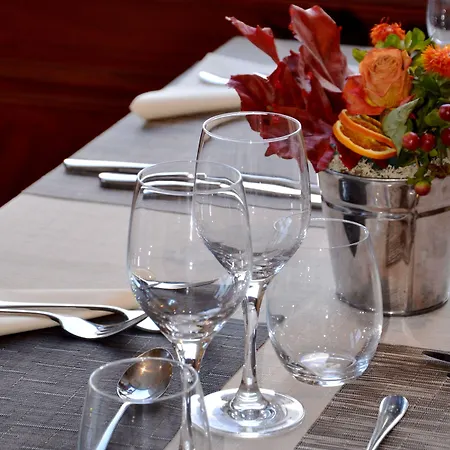 Eden Park Restaurant Hotell